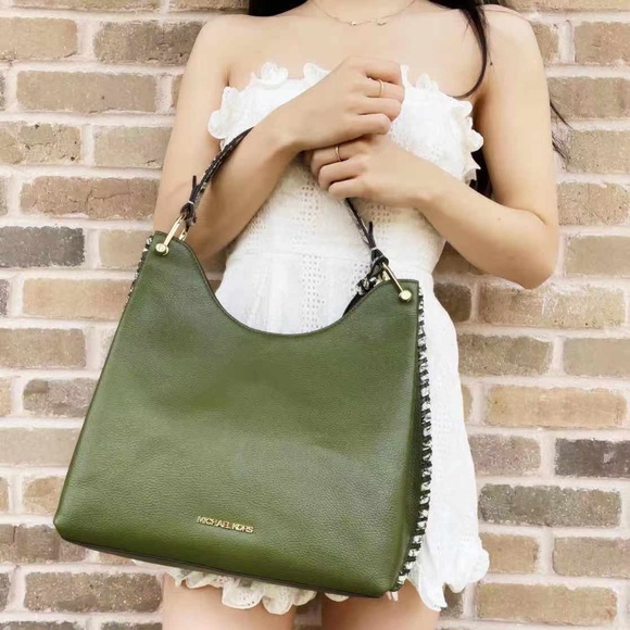 Bundle💕NWT Michael Kors Shoulder Bag & Wristlet - Picture 8 of 8